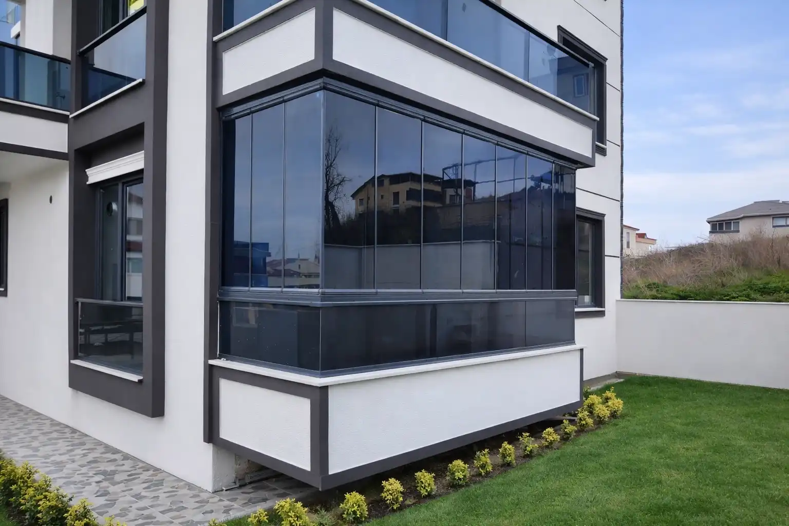 Ataşehir Katlanır Cam Balkon Sistemleri